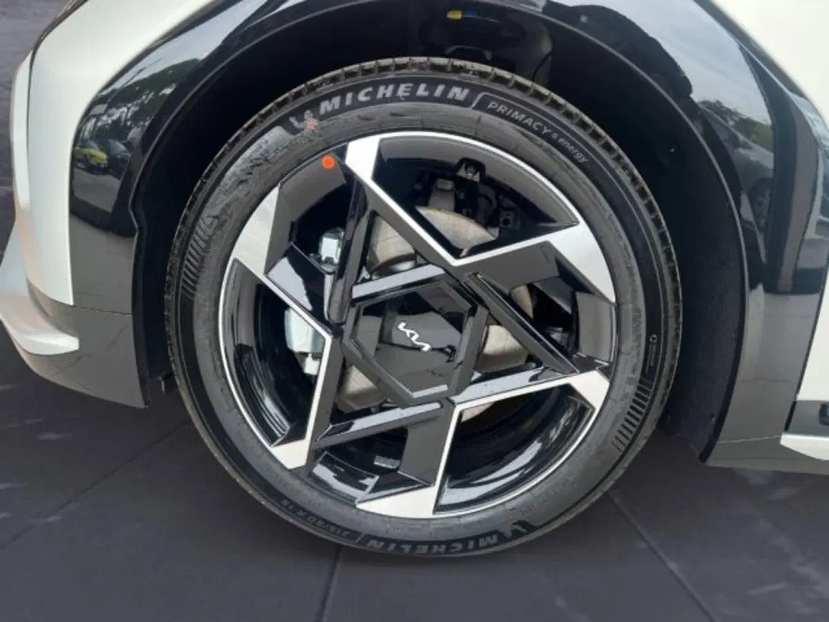 Kia EV4 nuova a Udine (12)