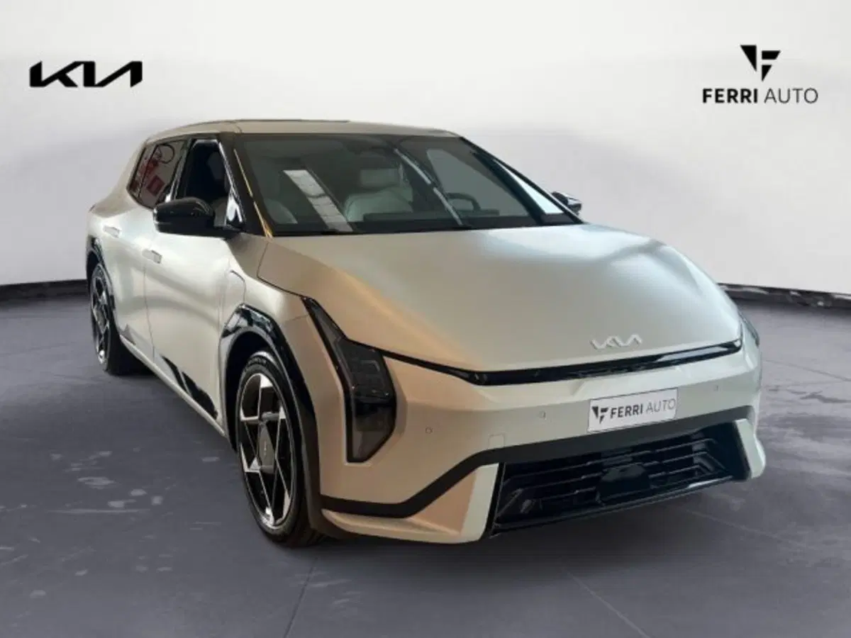 Kia EV4 nuova a Udine (4)