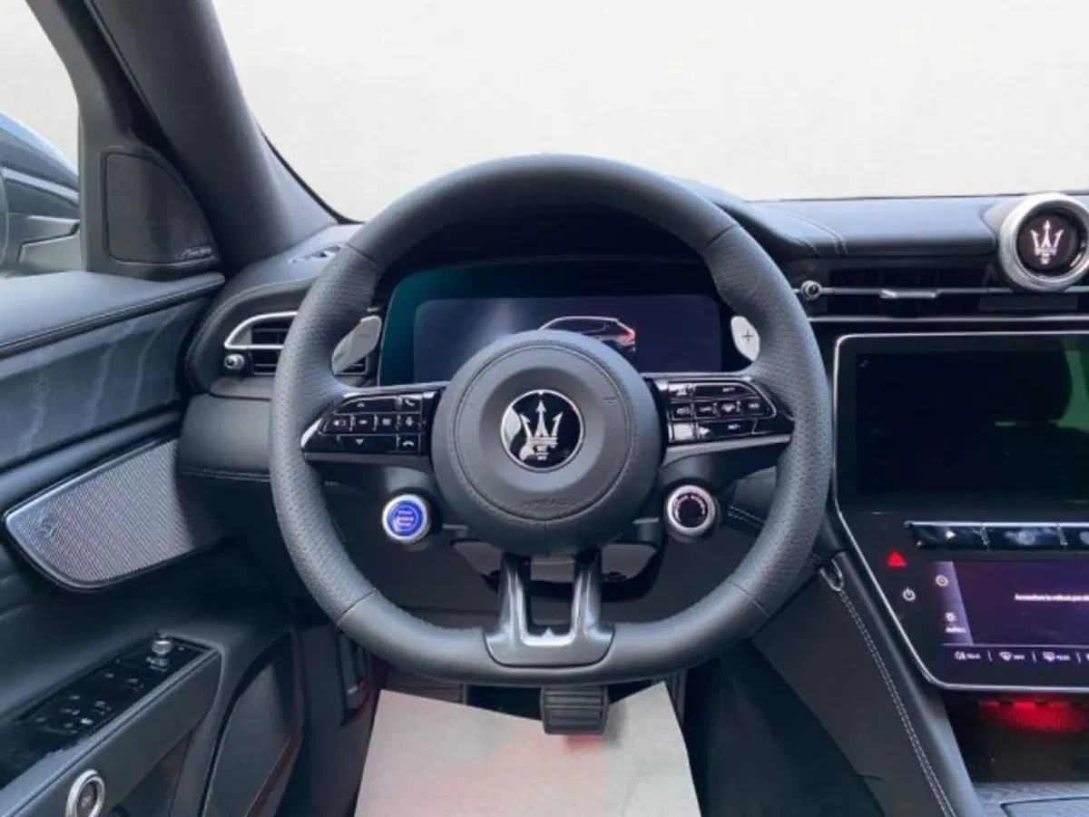 Maserati Grecale nuova a Udine (13)