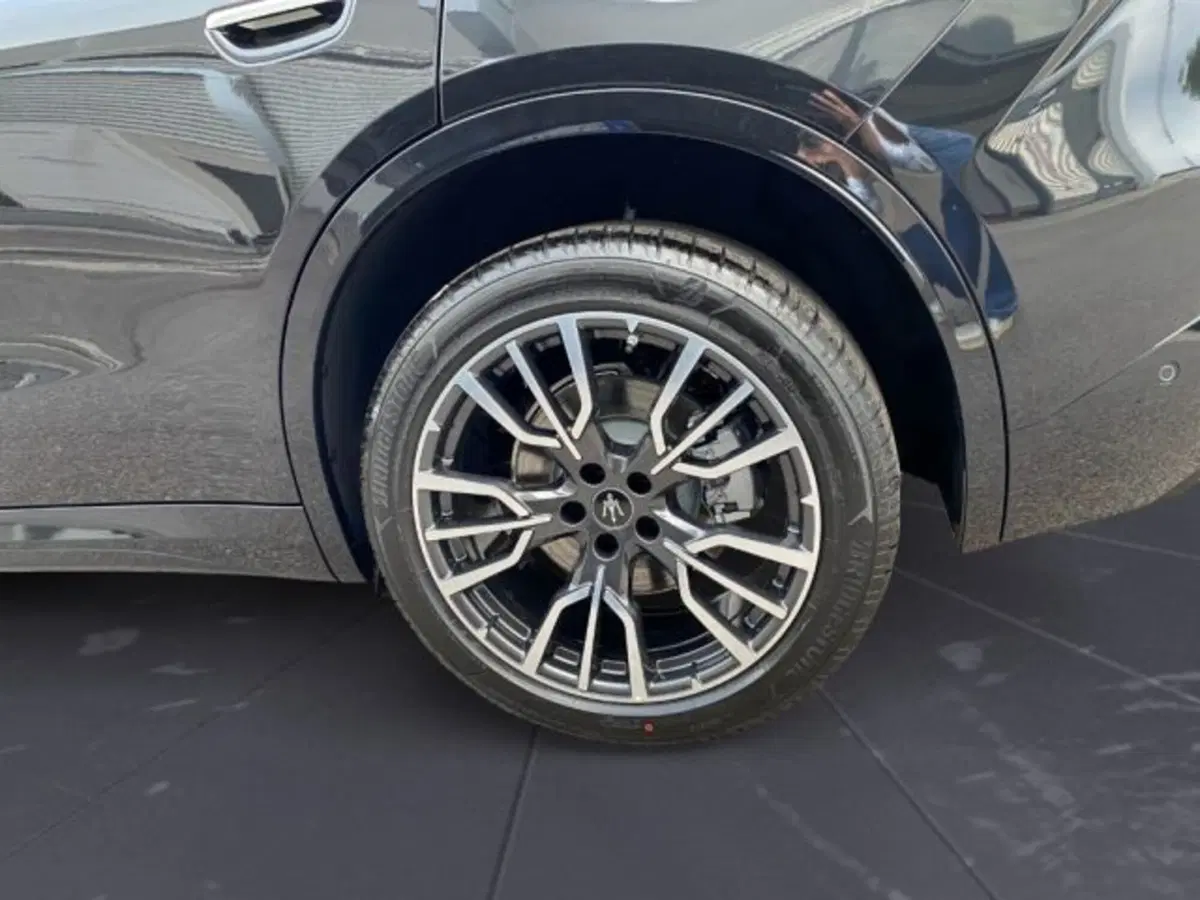 Maserati Grecale nuova a Udine (14)