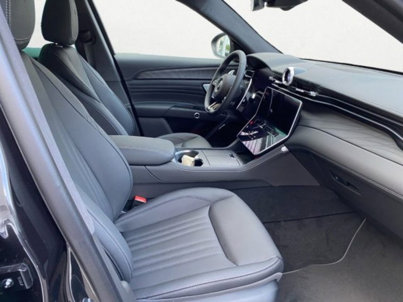 Maserati Grecale nuova a Udine (9)