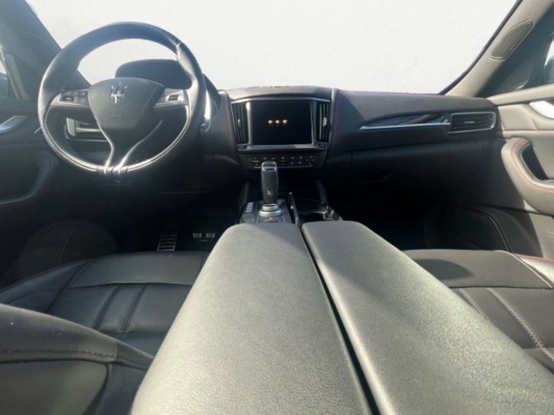 Maserati Levante usata a Udine (12)