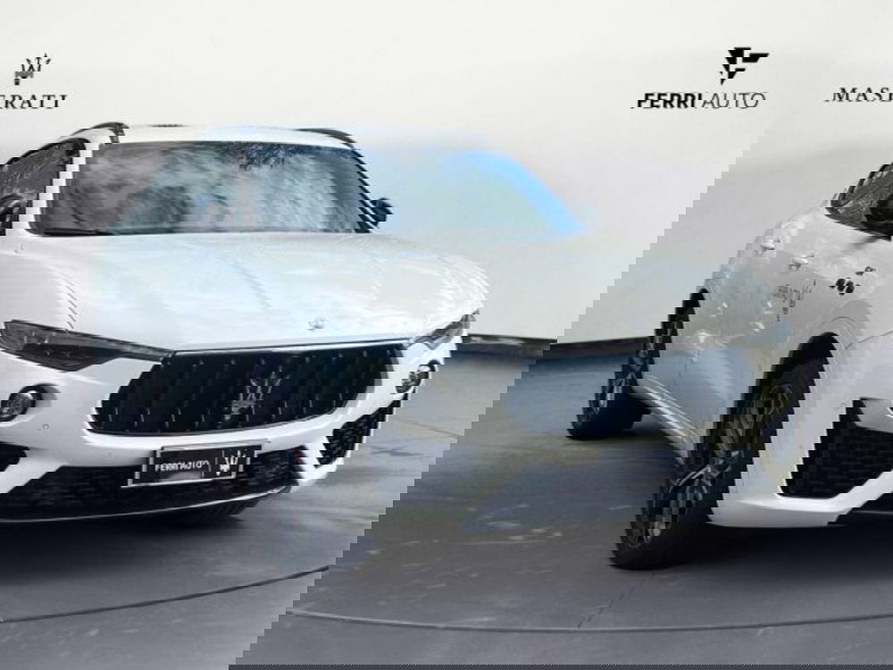 Maserati Levante usata a Udine (4)