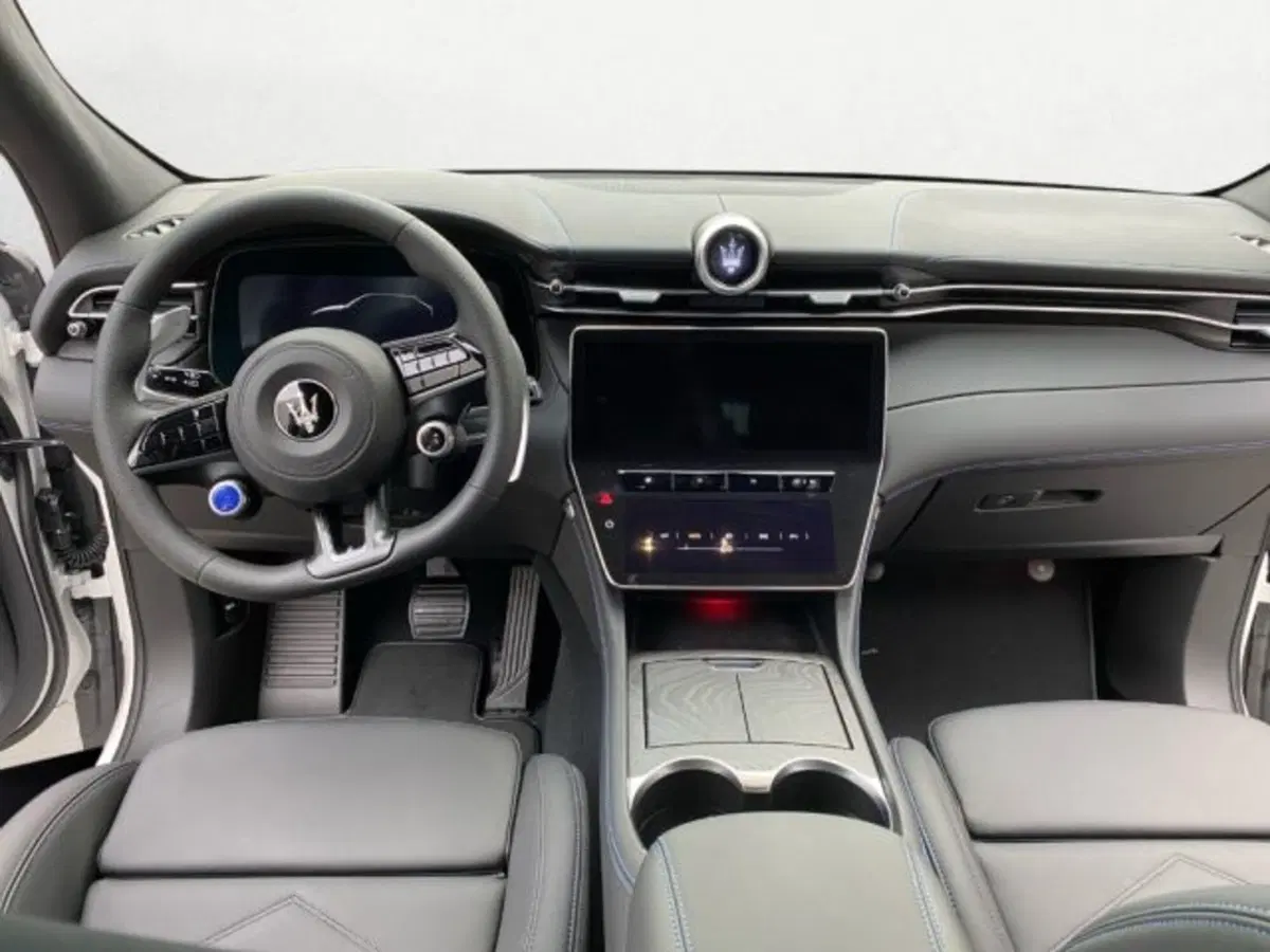 Maserati Grecale nuova a Udine (11)