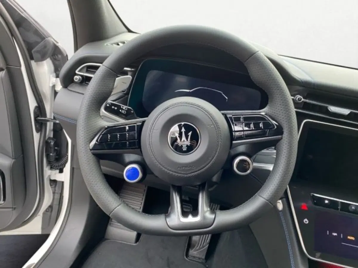Maserati Grecale nuova a Udine (13)