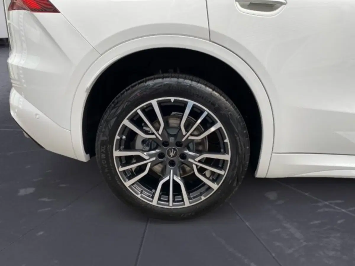 Maserati Grecale nuova a Udine (14)