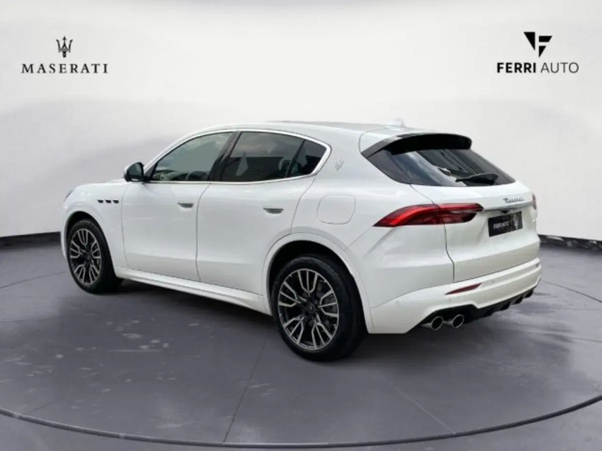 Maserati Grecale nuova a Udine (7)