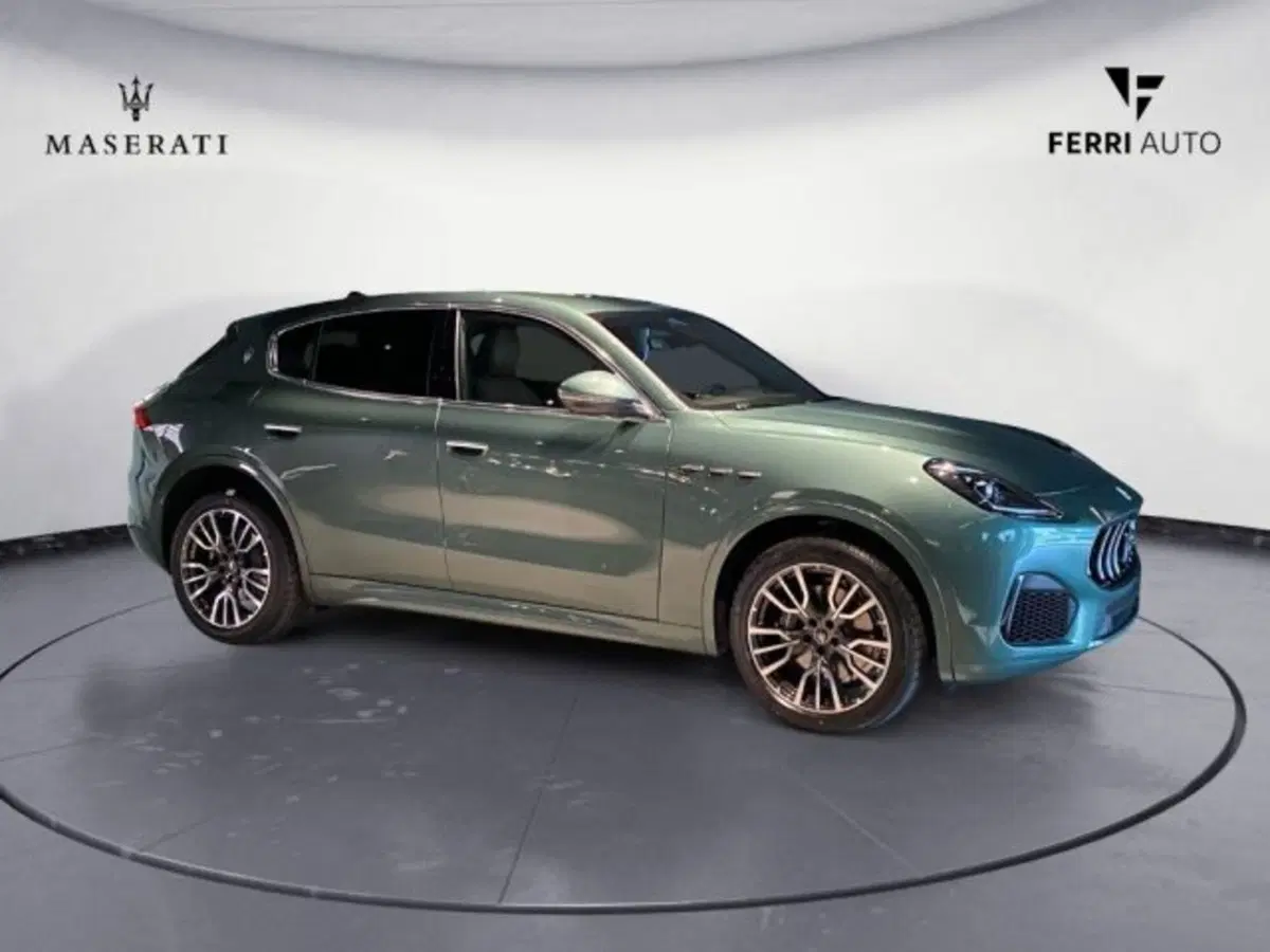 Maserati Grecale nuova a Udine (4)