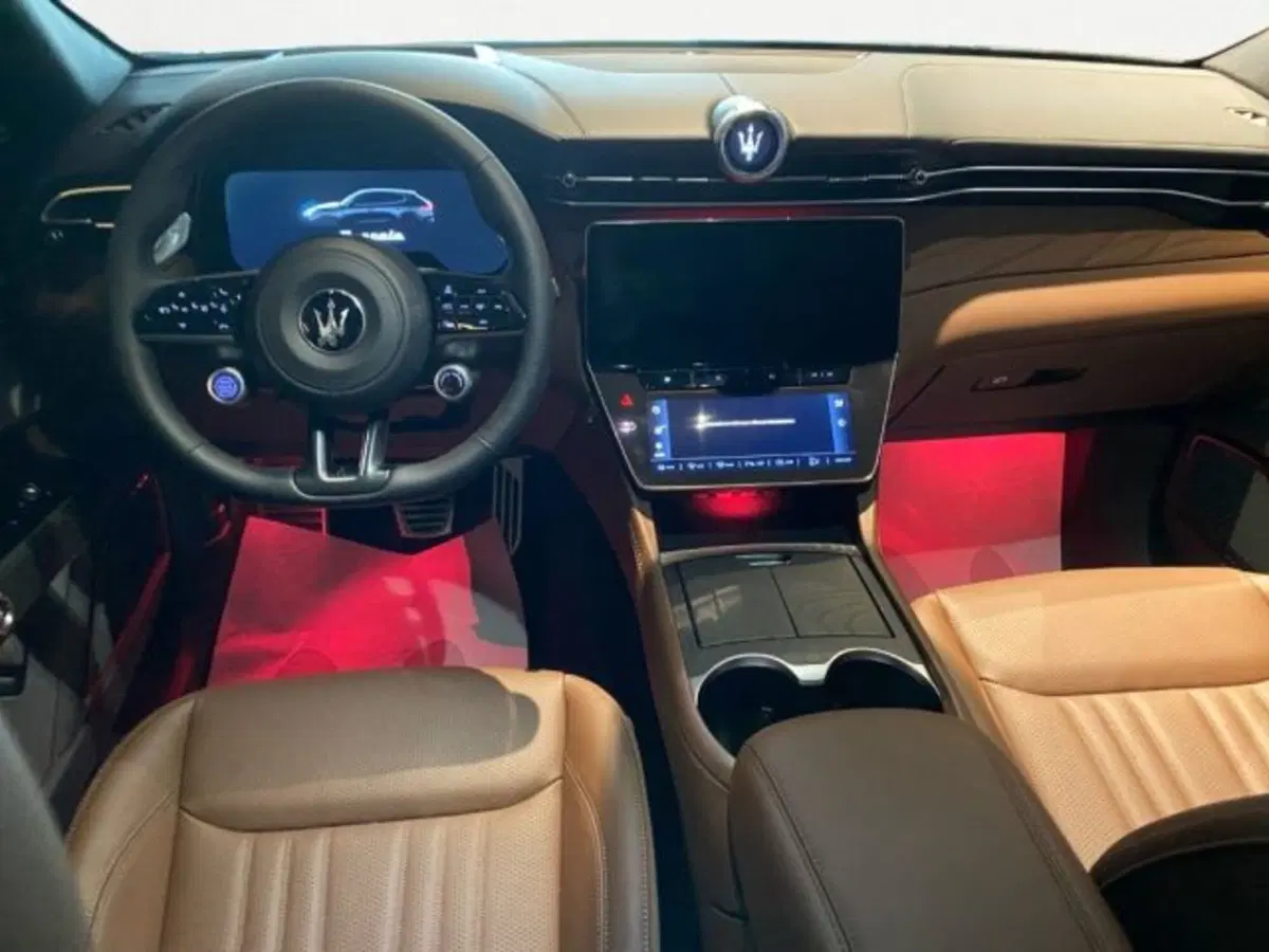 Maserati Grecale nuova a Udine (9)
