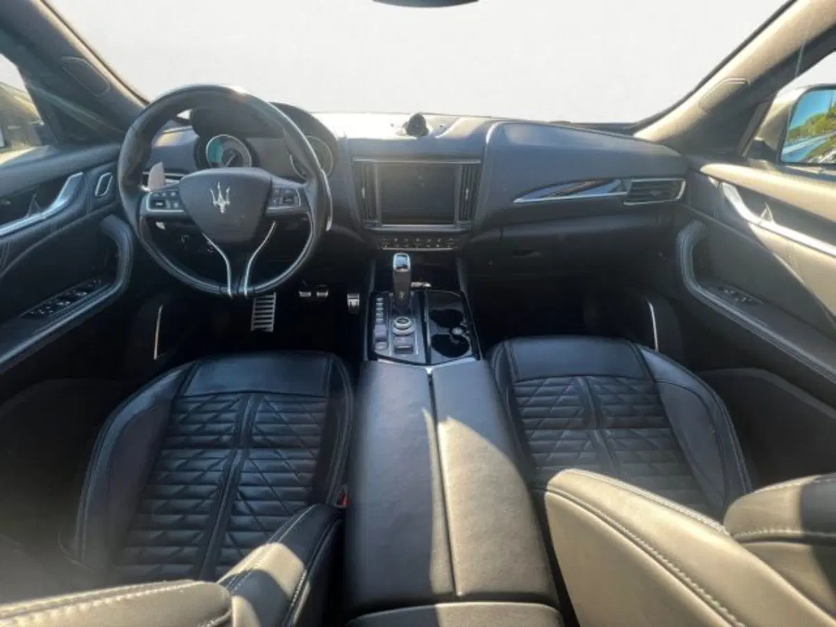 Maserati Levante usata a Udine (9)