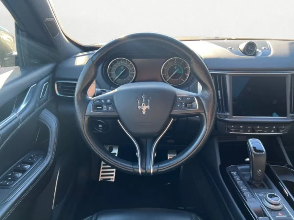 Maserati Levante usata a Udine (10)