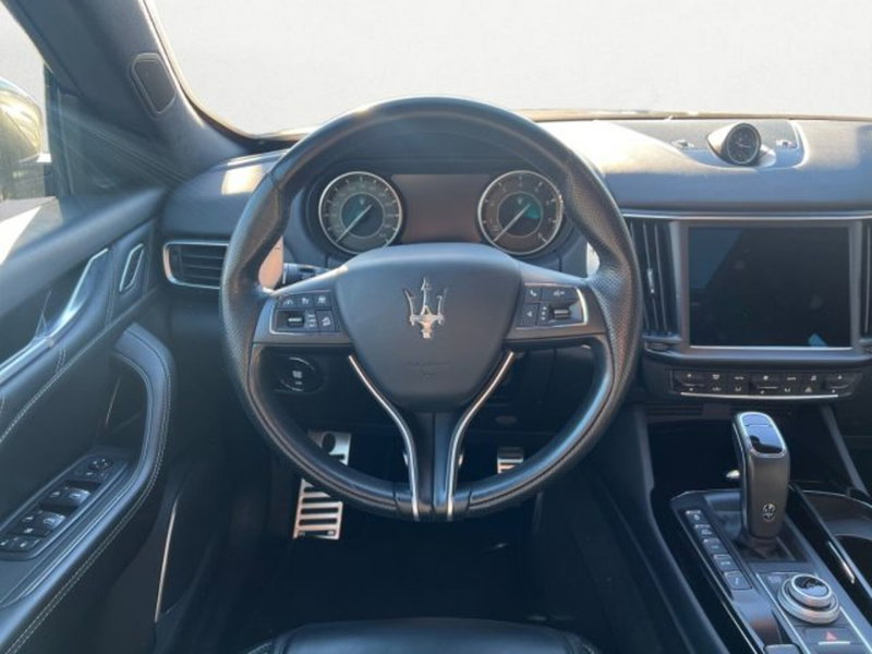 Maserati Levante usata a Udine (11)