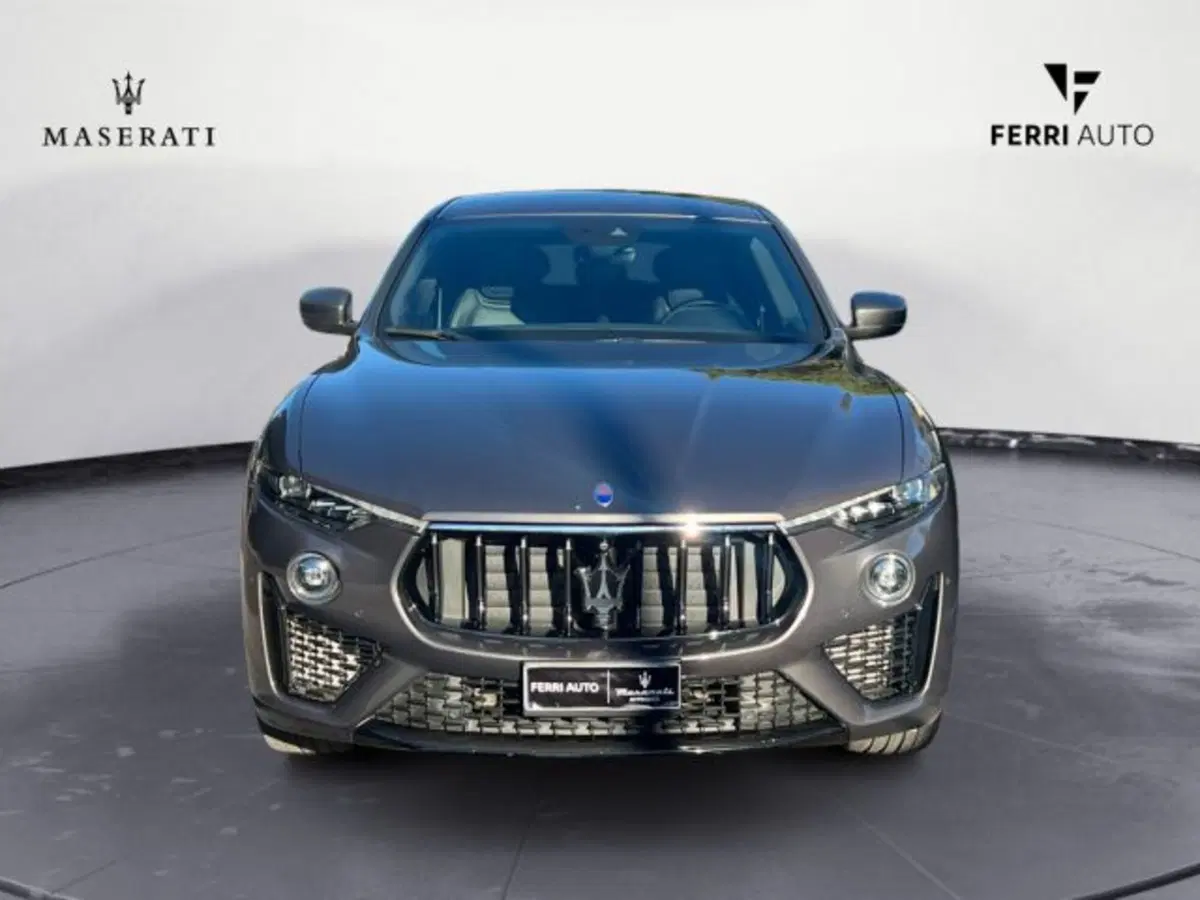 Maserati Levante usata a Udine (2)