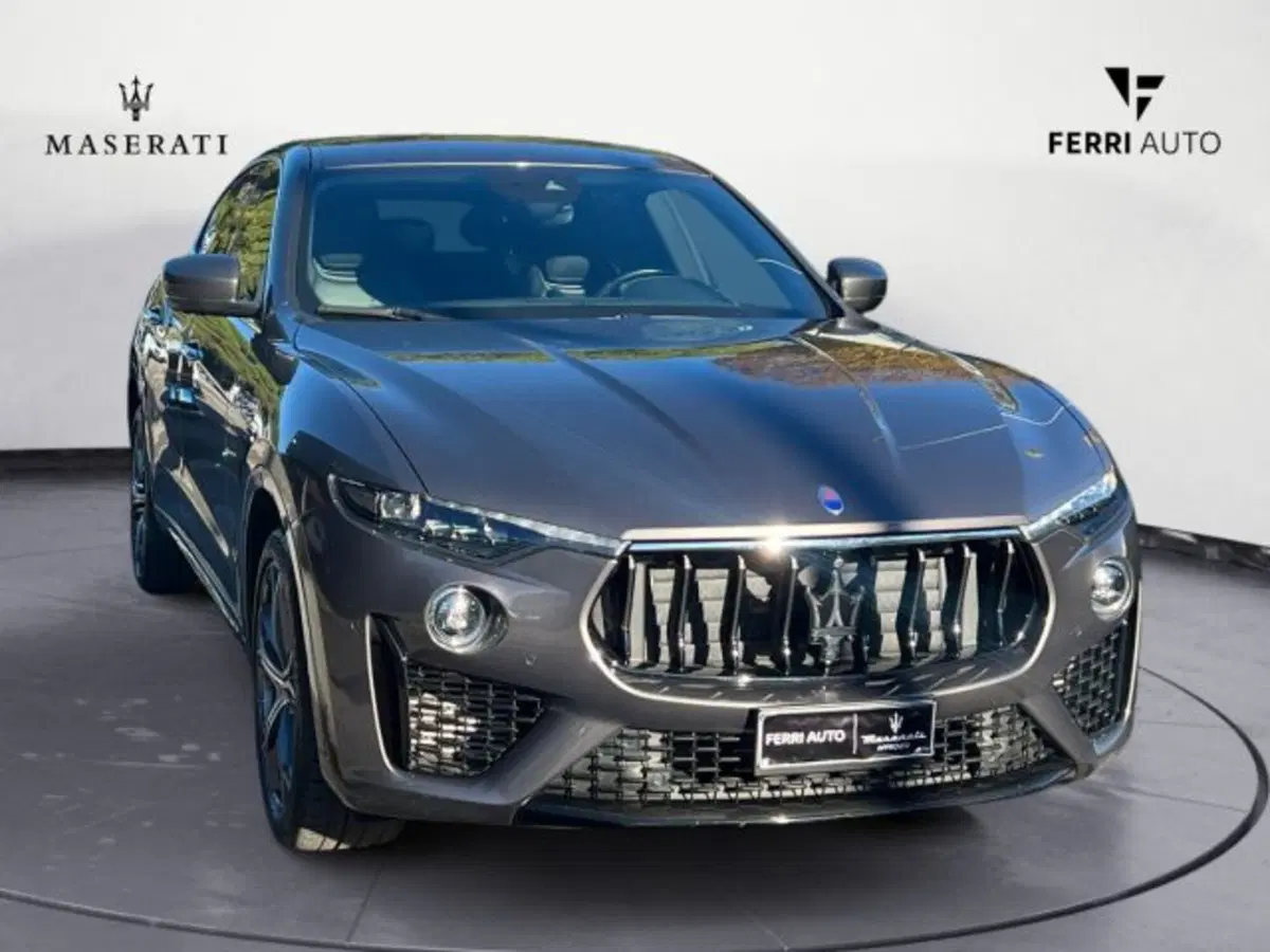 Maserati Levante usata a Udine (3)