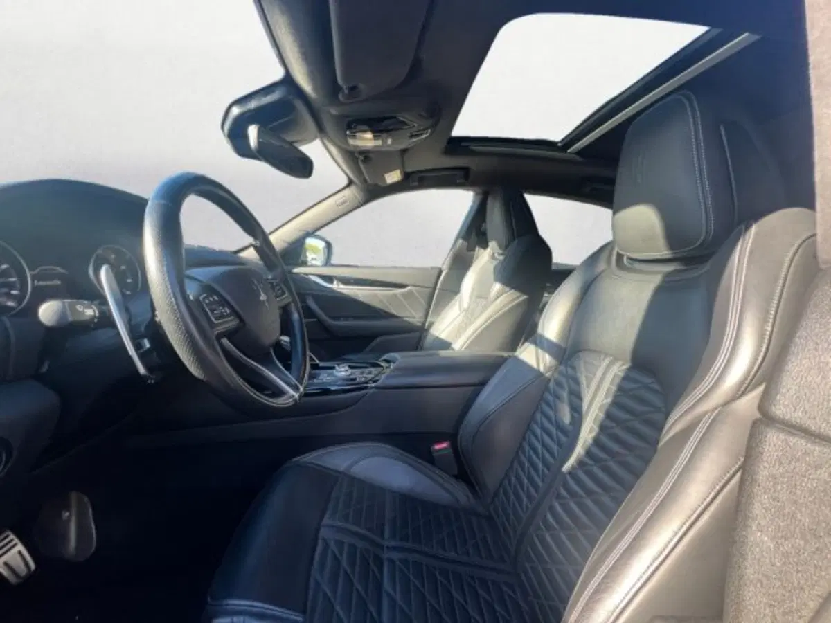 Maserati Levante usata a Udine (7)