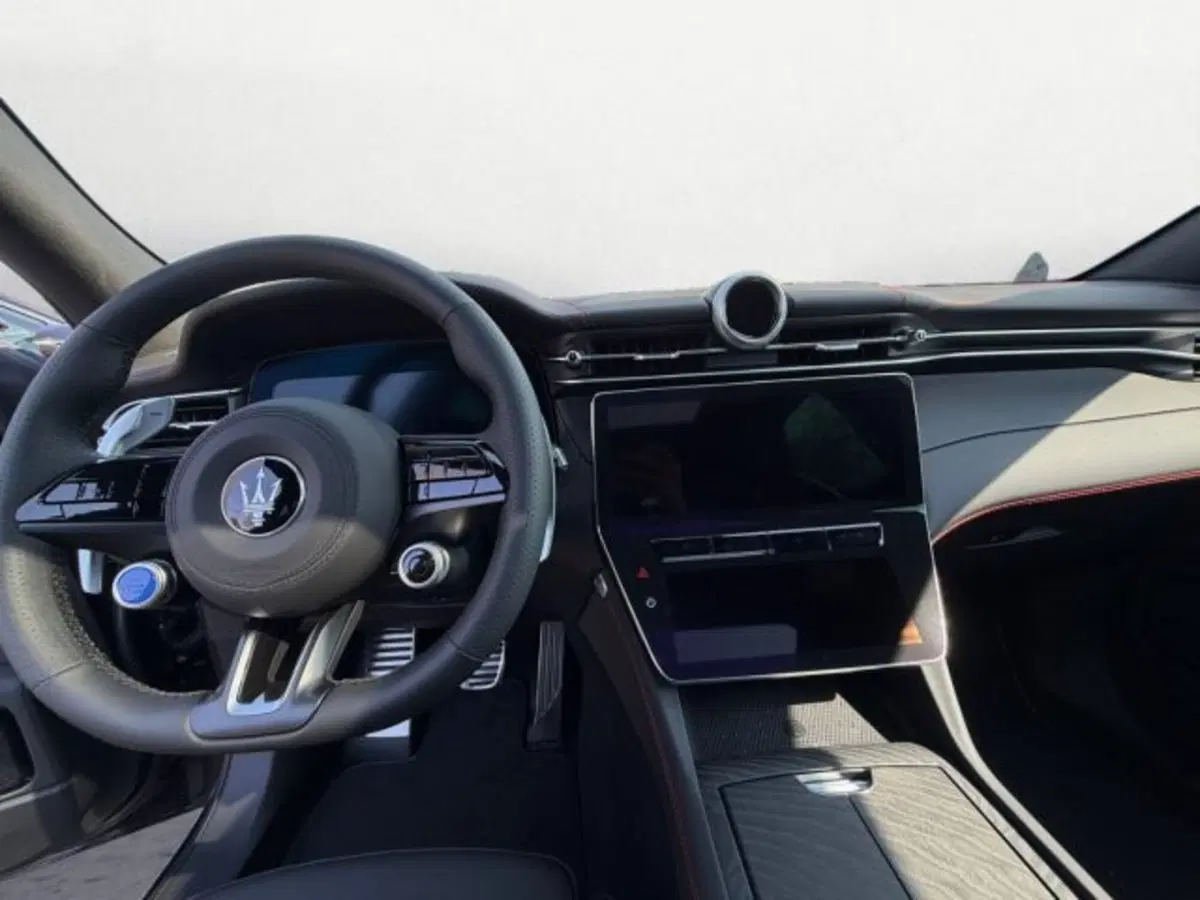 Maserati Grecale nuova a Udine (8)