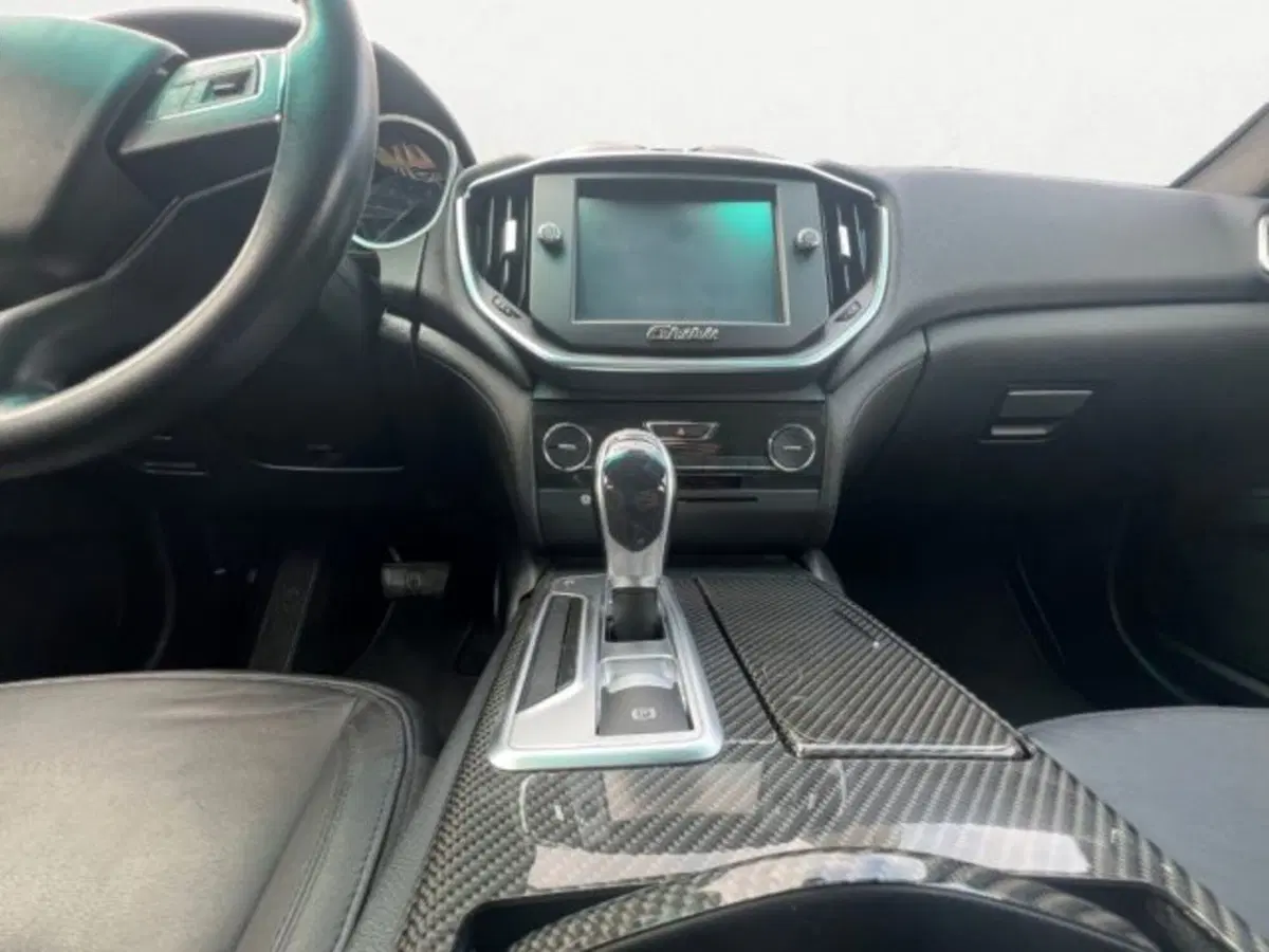 Maserati Ghibli usata a Udine (9)