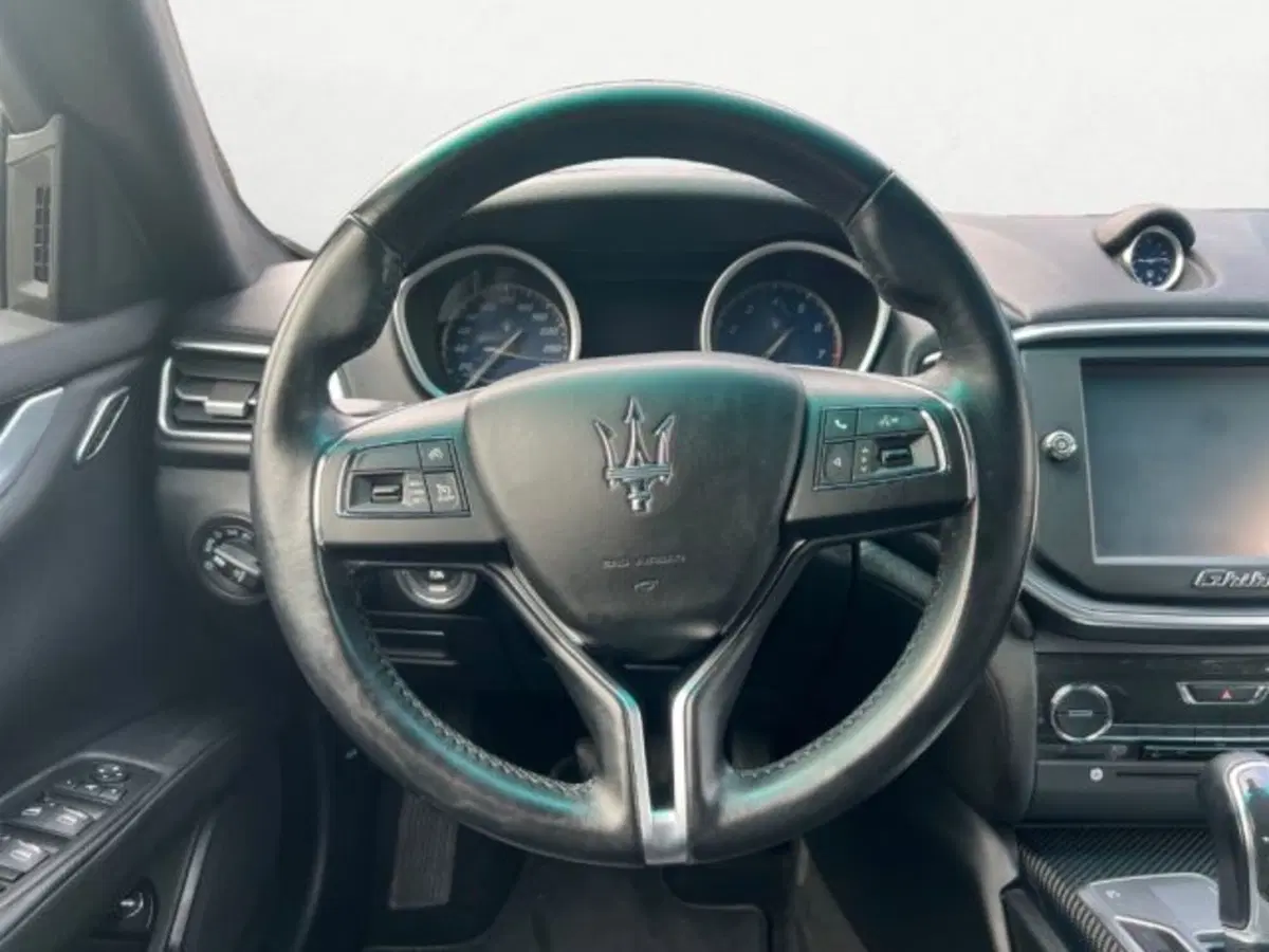 Maserati Ghibli usata a Udine (11)