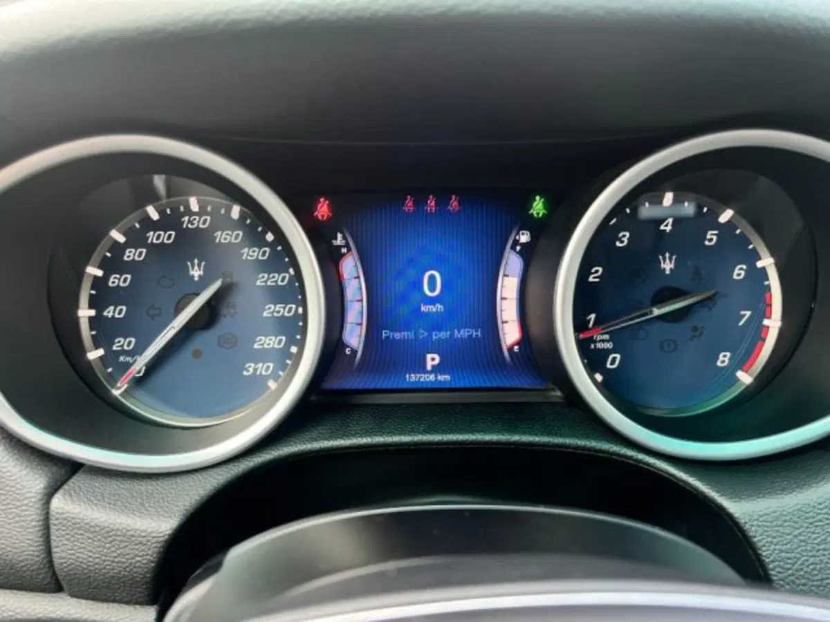 Maserati Ghibli usata a Udine (12)