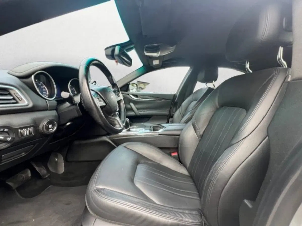 Maserati Ghibli usata a Udine (7)