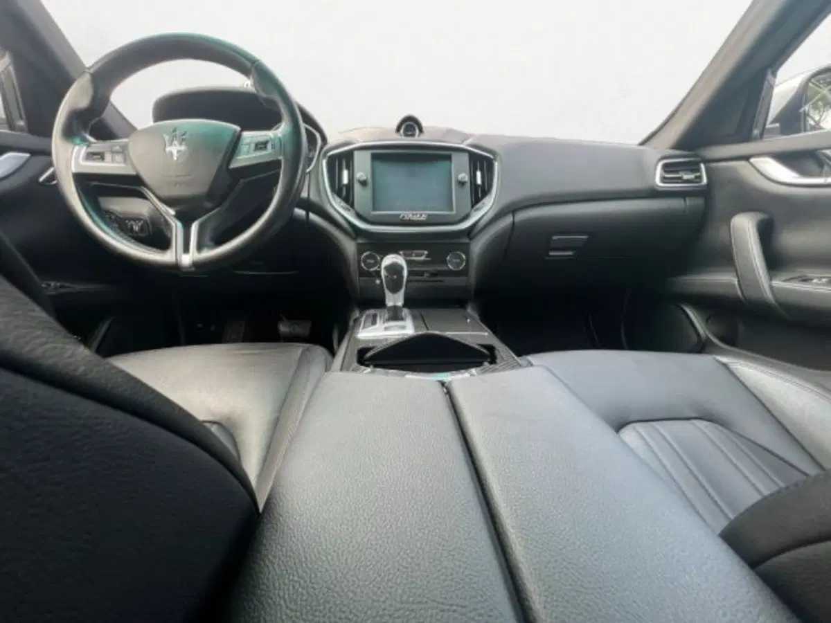 Maserati Ghibli usata a Udine (8)