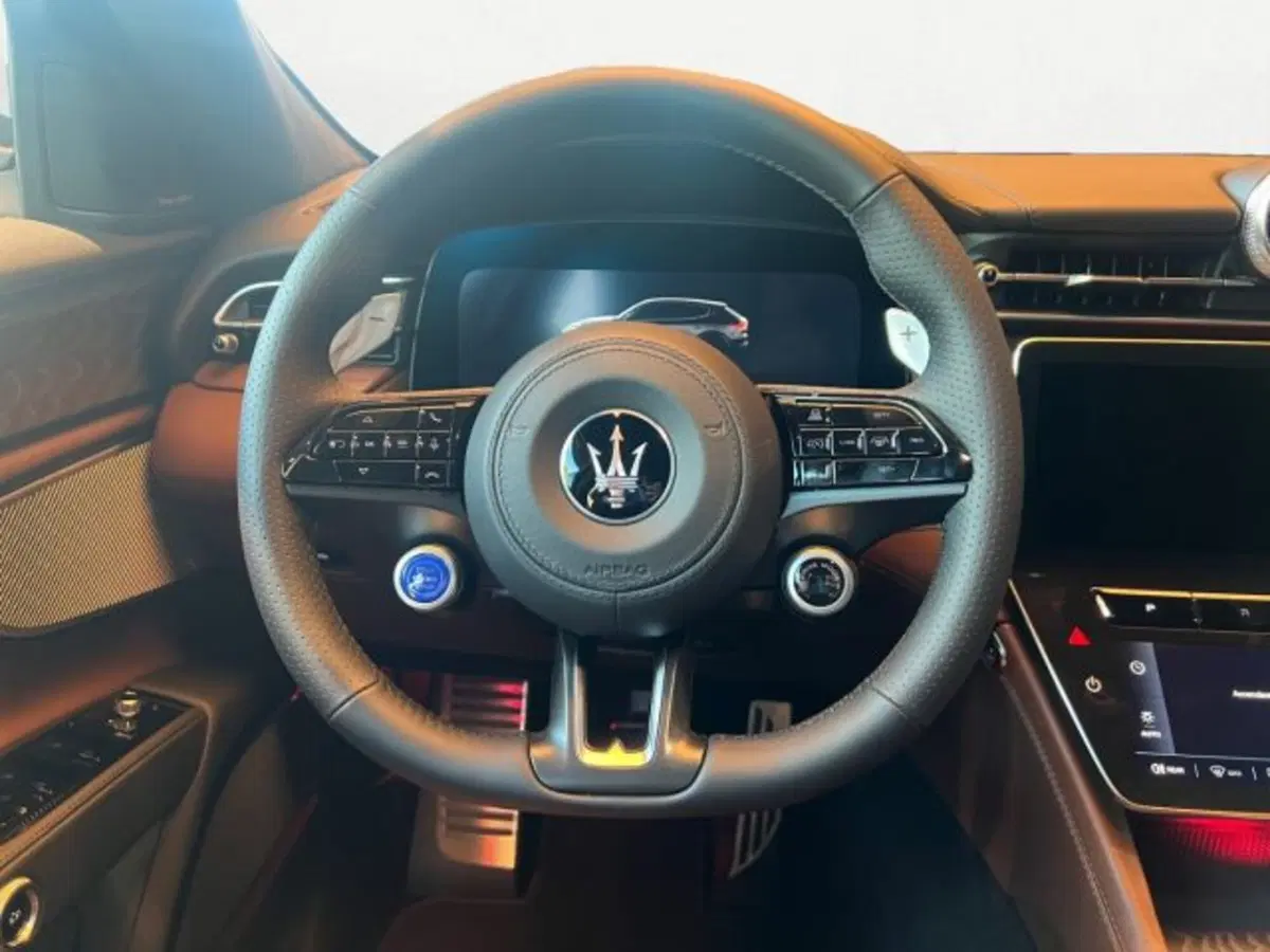 Maserati Grecale nuova a Udine (11)