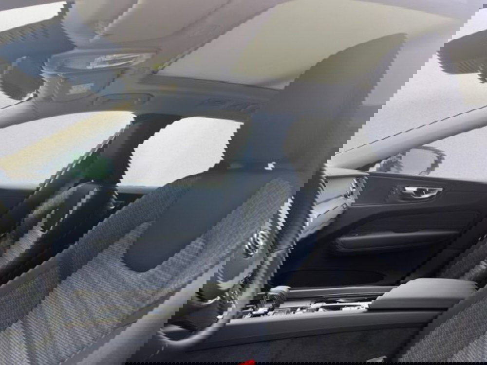 Volvo XC60 nuova a Udine (7)