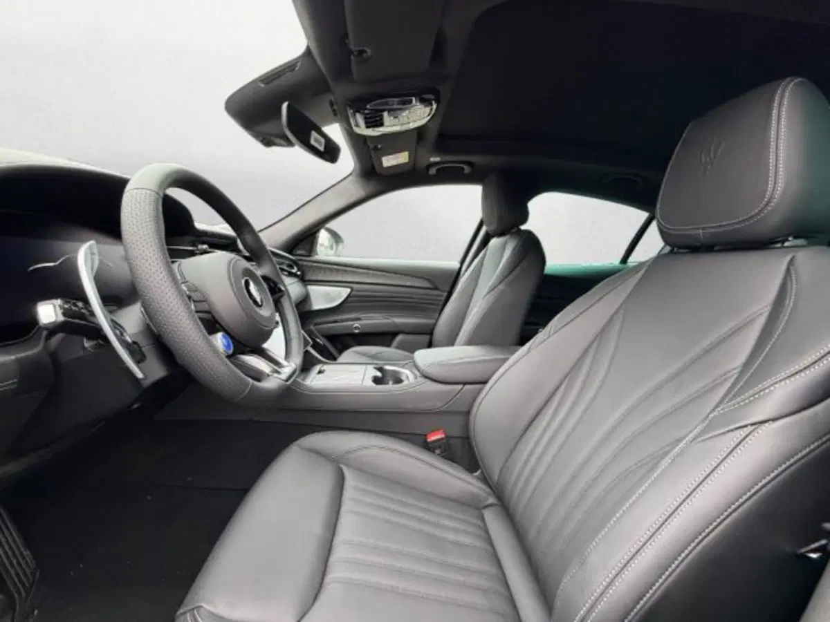 Maserati Grecale nuova a Udine (8)