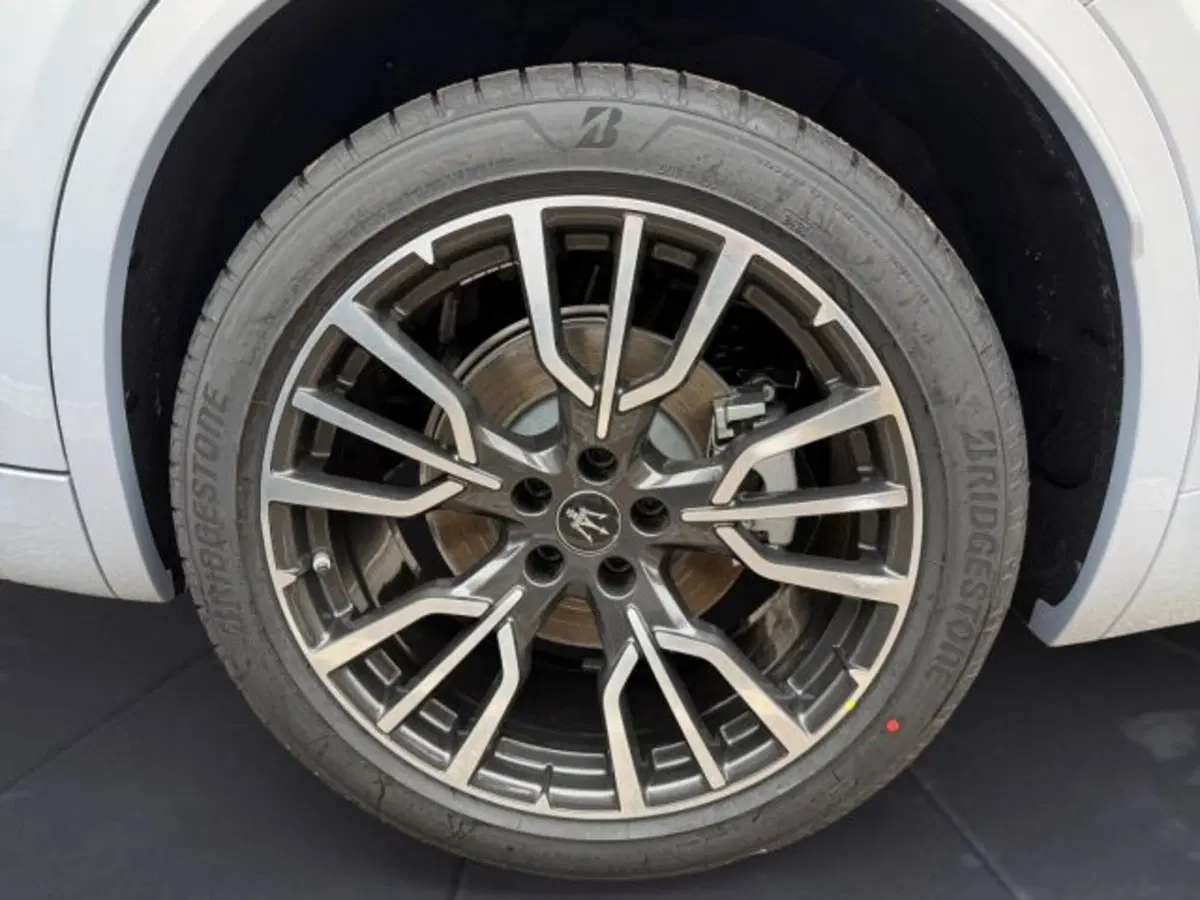 Maserati Grecale nuova a Udine (13)