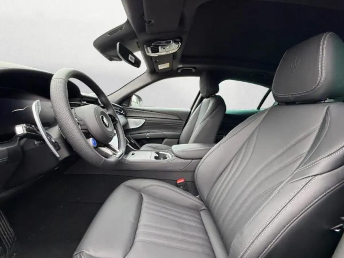 Maserati Grecale nuova a Udine (8)