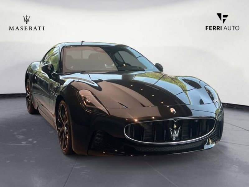 Maserati Granturismo nuova a Udine (4)