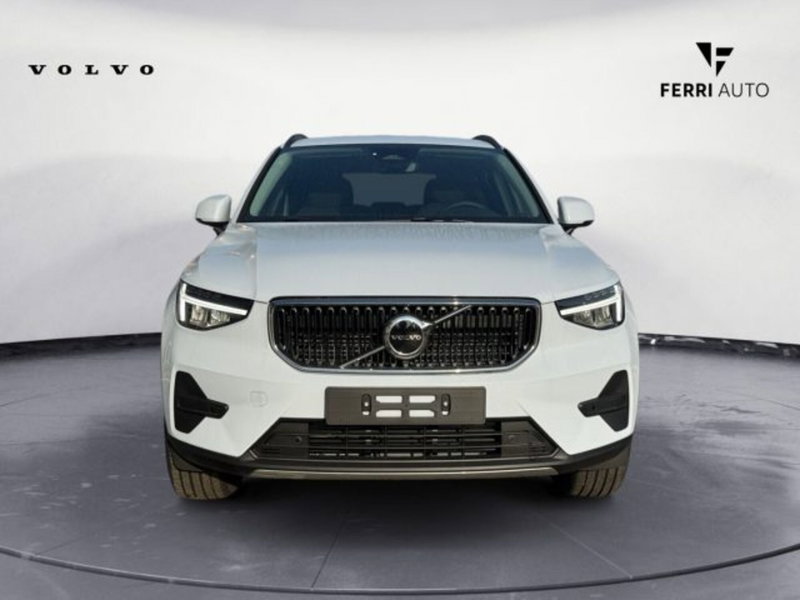 Volvo XC40 nuova a Udine (2)