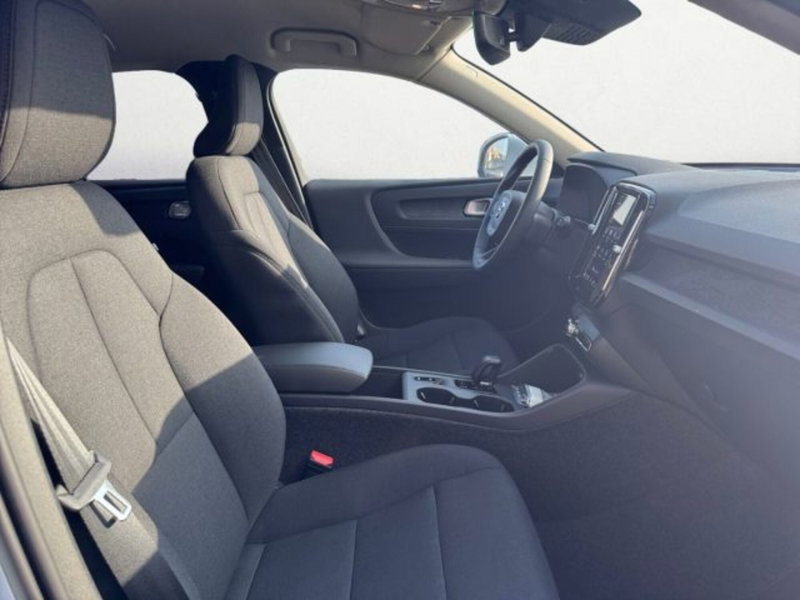 Volvo XC40 nuova a Udine (7)