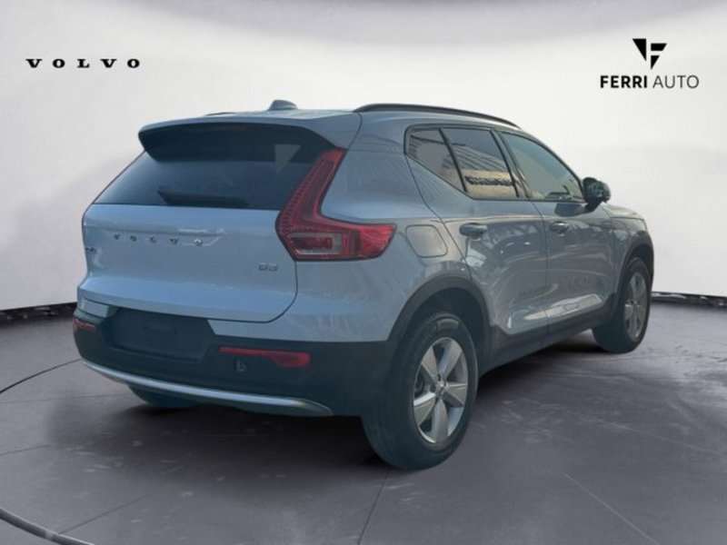 Volvo XC40 nuova a Udine (4)