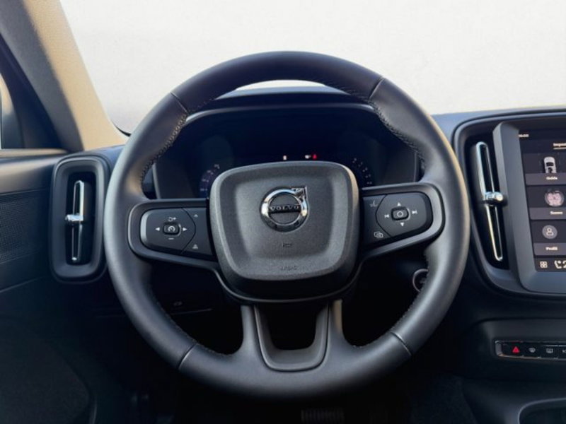 Volvo XC40 nuova a Udine (11)