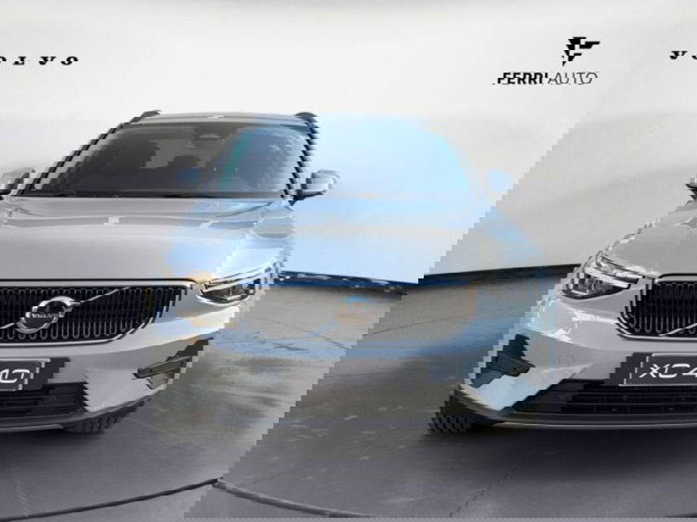 Volvo XC40 nuova a Udine (2)