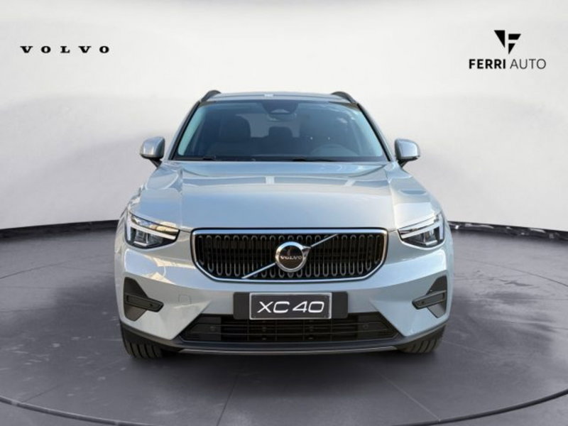 Volvo XC40 nuova a Udine (2)