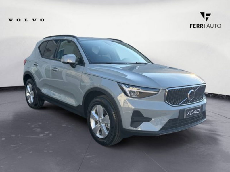 Volvo XC40 nuova a Udine (3)