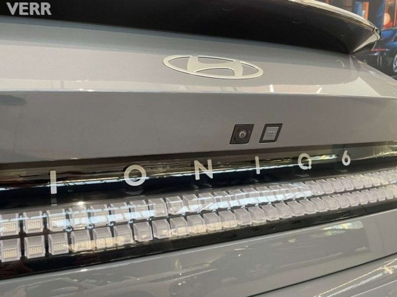 Hyundai Ioniq 6 nuova a Milano (10)
