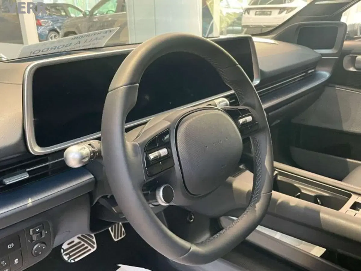Hyundai Ioniq 6 nuova a Milano (12)
