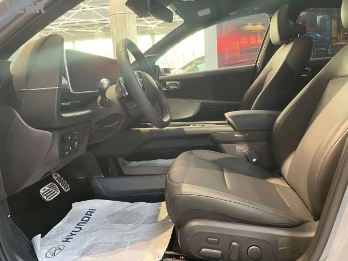 Hyundai Ioniq 6 nuova a Milano (13)