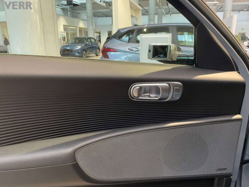 Hyundai Ioniq 6 nuova a Milano (14)