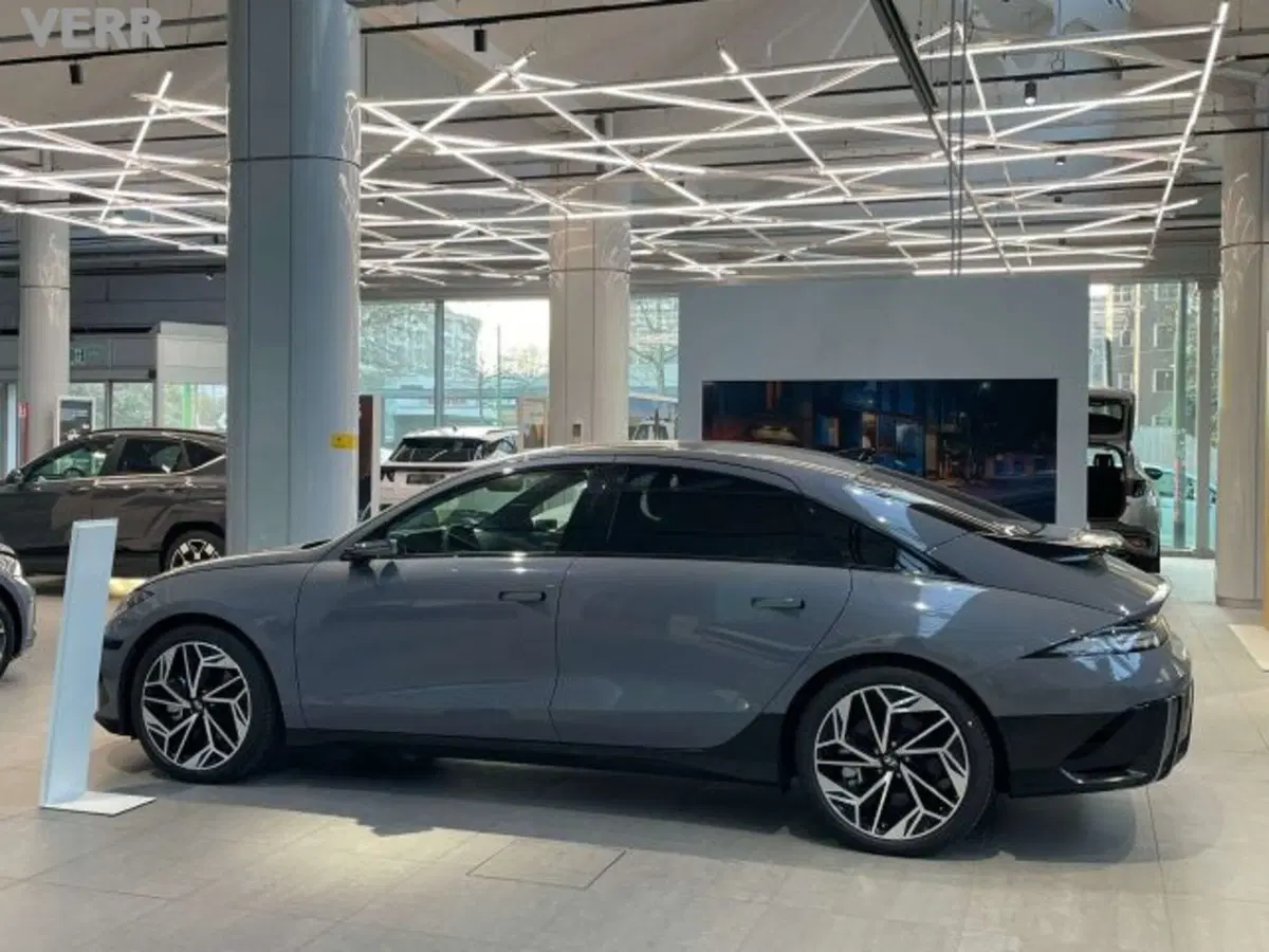 Hyundai Ioniq 6 nuova a Milano (4)