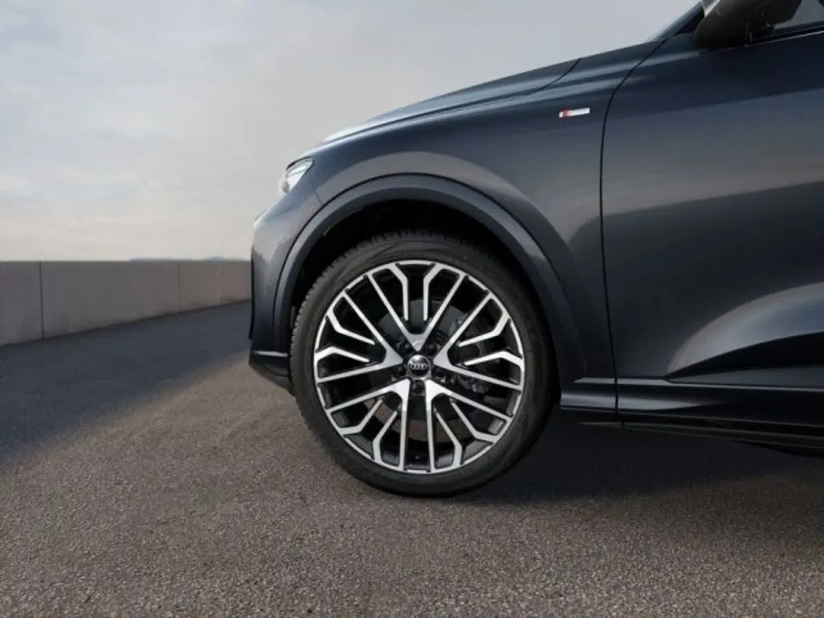 Audi Q3 Sportback nuova a Treviso (7)