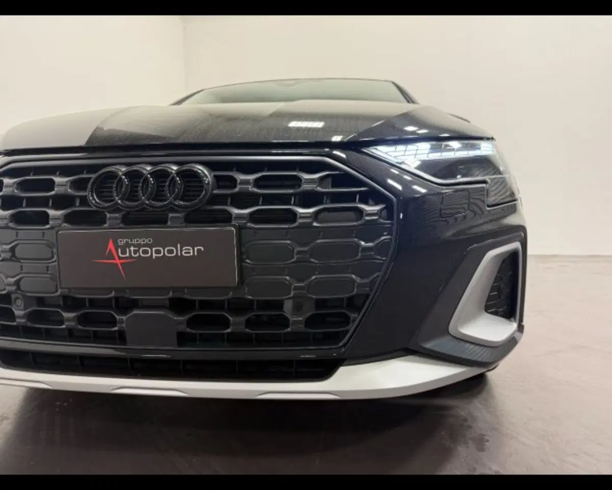 Audi A3 allstreet nuova a Treviso (9)
