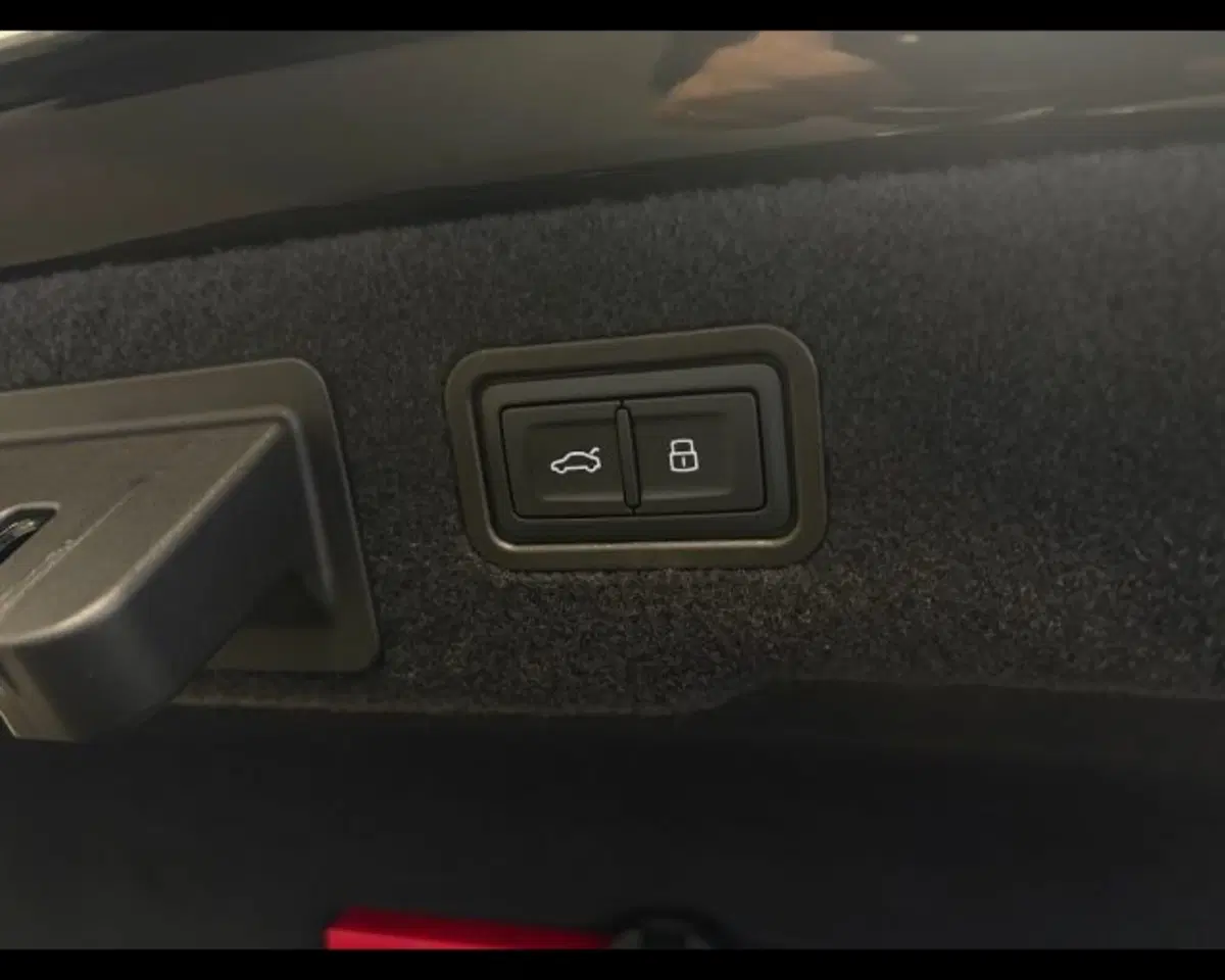 Audi A8 usata a Treviso (13)