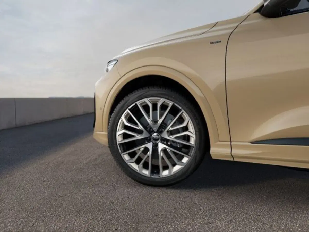 Audi Q5 Sportback nuova a Treviso (7)