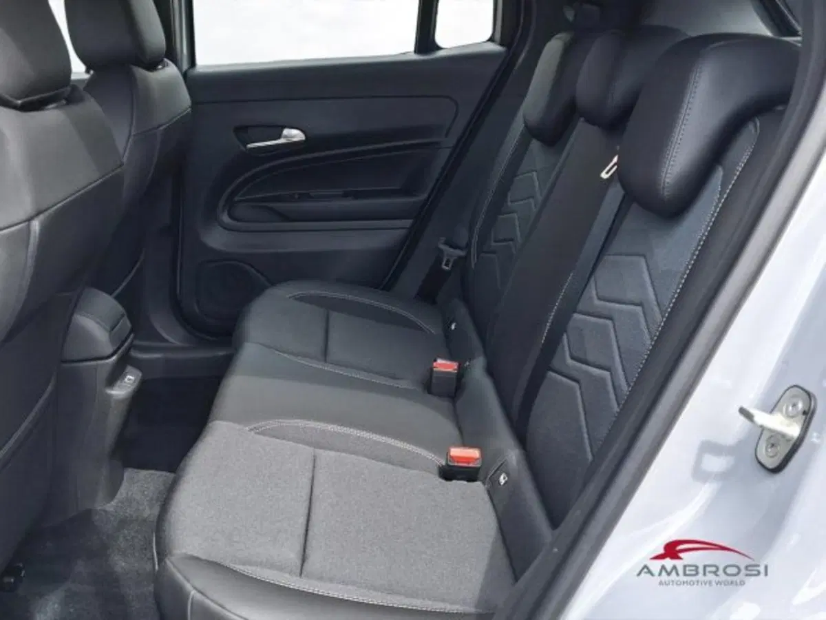 Jeep Avenger nuova a Perugia (11)