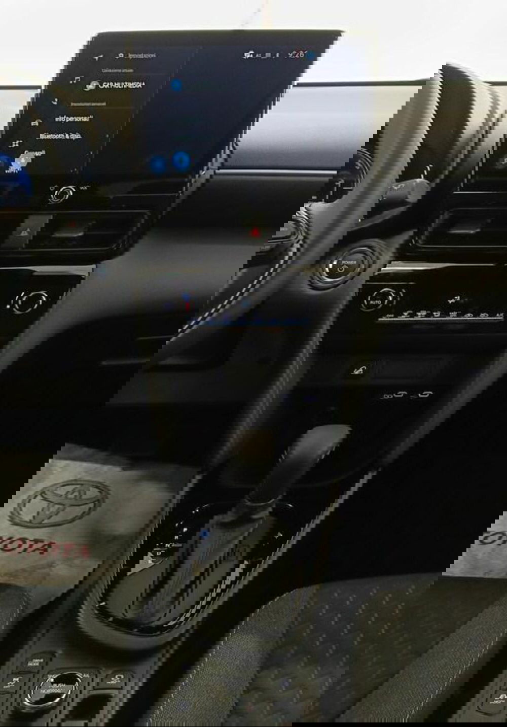 Toyota Yaris Cross nuova a Monza e Brianza (13)