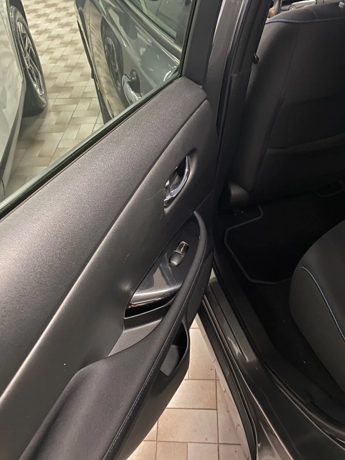 Nissan Leaf usata a Cagliari (12)
